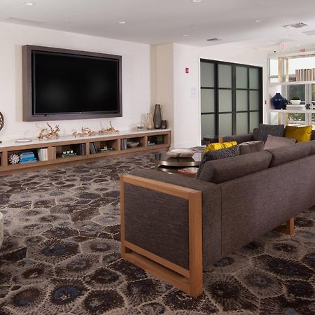 Courtyard Miami Coral Gables Hotel Bagian luar foto