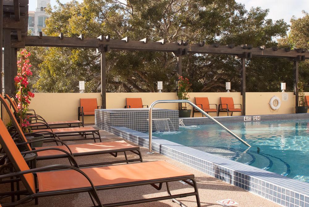 Courtyard Miami Coral Gables Hotel Bagian luar foto