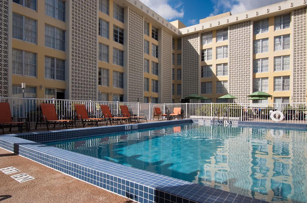 Courtyard Miami Coral Gables Hotel Bagian luar foto