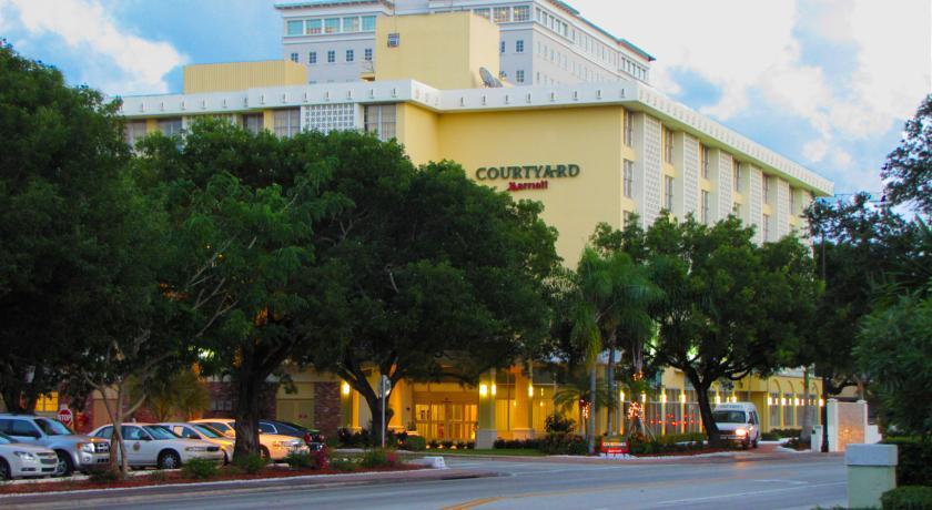 Courtyard Miami Coral Gables Hotel Bagian luar foto