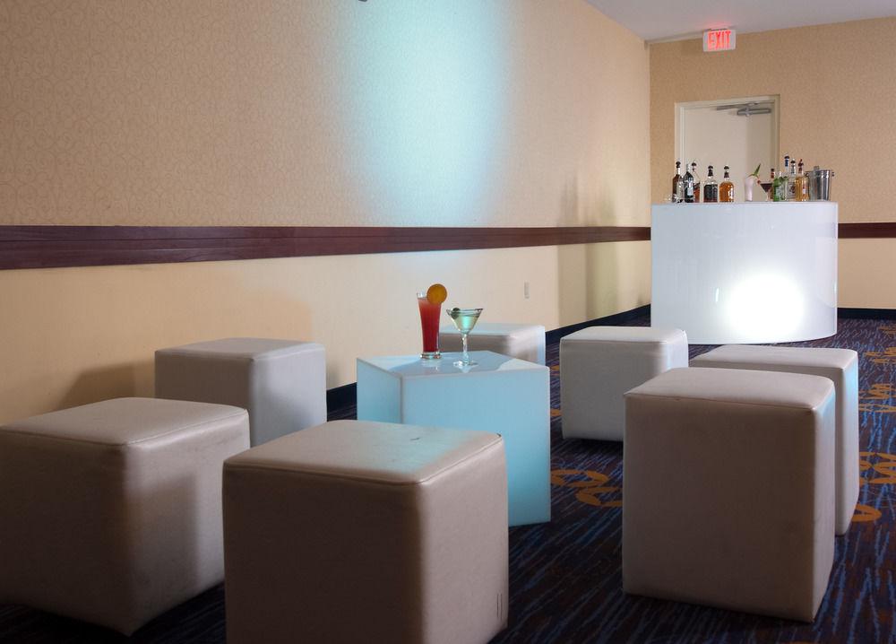 Courtyard Miami Coral Gables Hotel Bagian luar foto
