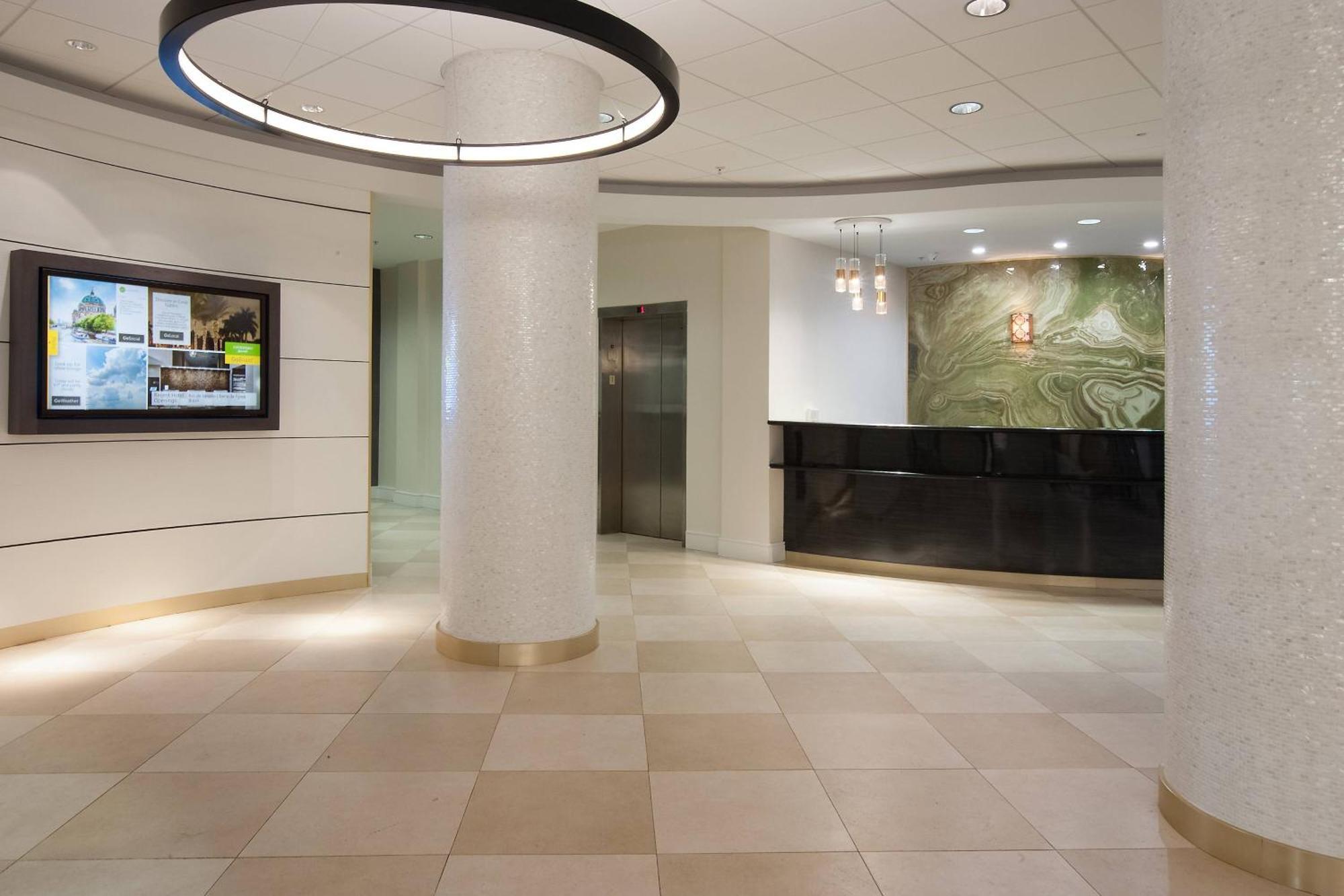 Courtyard Miami Coral Gables Hotel Bagian luar foto