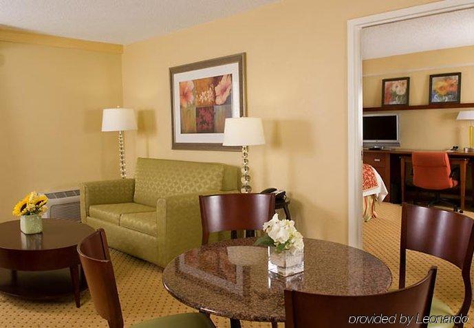 Courtyard Miami Coral Gables Hotel Ruang foto