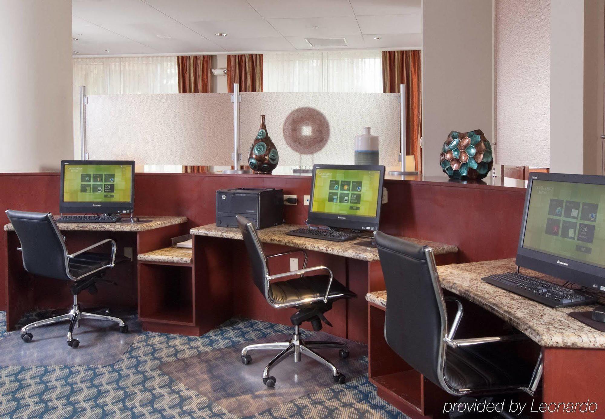 Courtyard Miami Coral Gables Hotel Bagian luar foto