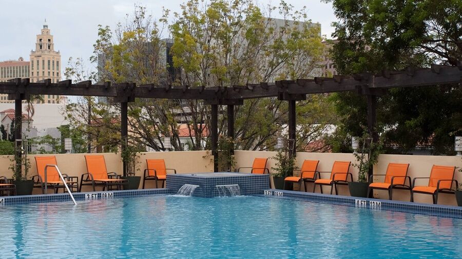 Courtyard Miami Coral Gables Hotel Bagian luar foto